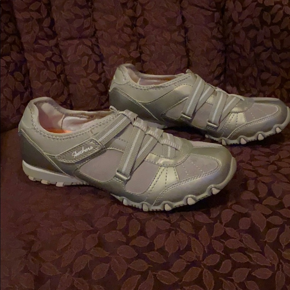 Skechers